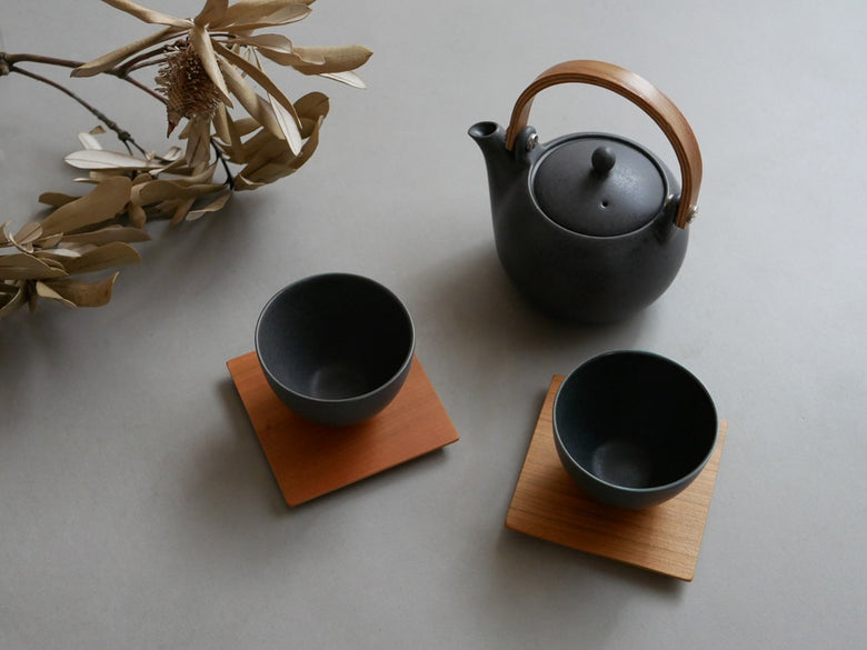 サリューの山桜茶敷、天然木製の円形コースター