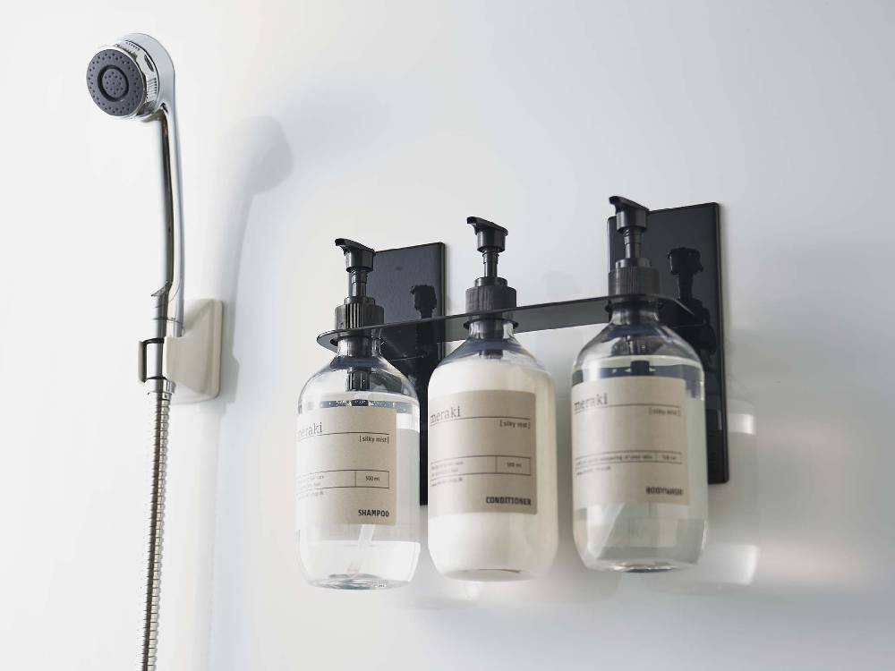 マグネットディスペンサーホルダーにソープボトル