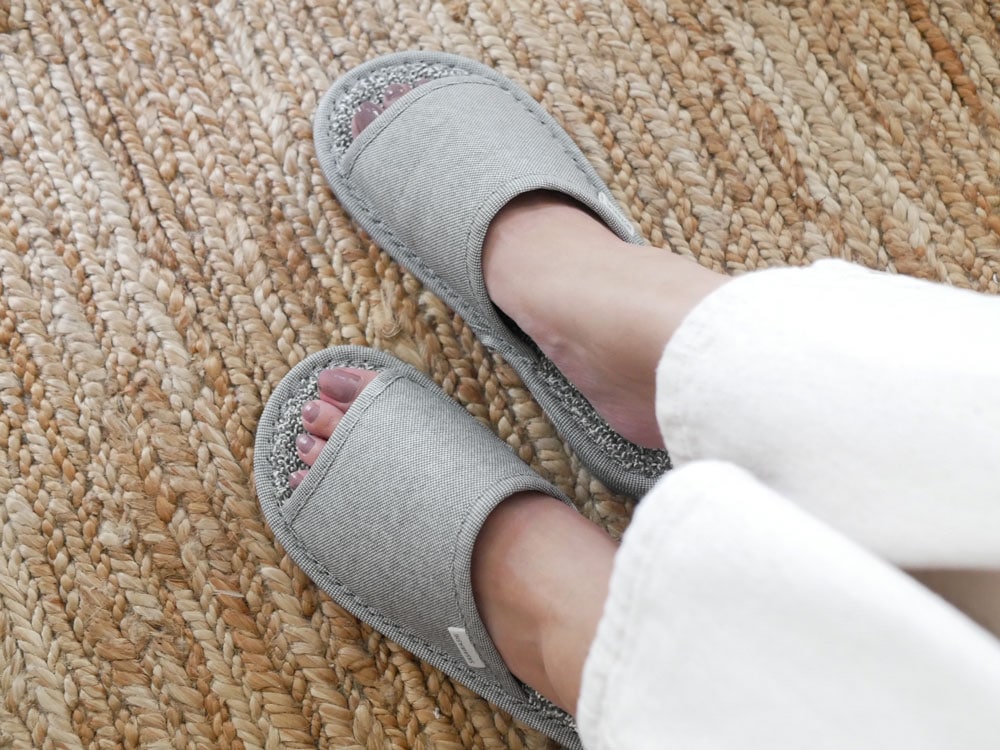 ささ和紙と人工皮革のグレーなスリッパ