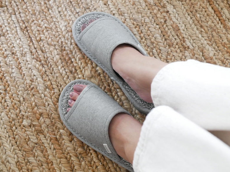 ささ和紙と人工皮革のグレーなスリッパ