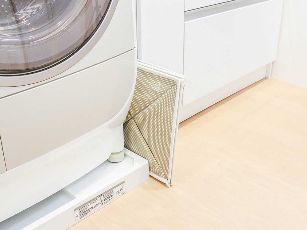 PiatToのコットン製洗濯バスケットが洗濯機横に置かれている