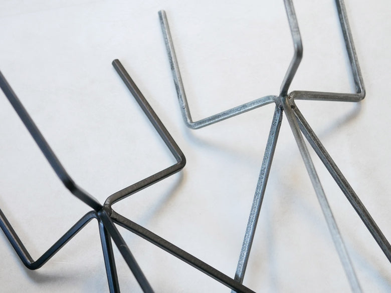 POSH LIVINGのアイアン製トライポッドスタンド