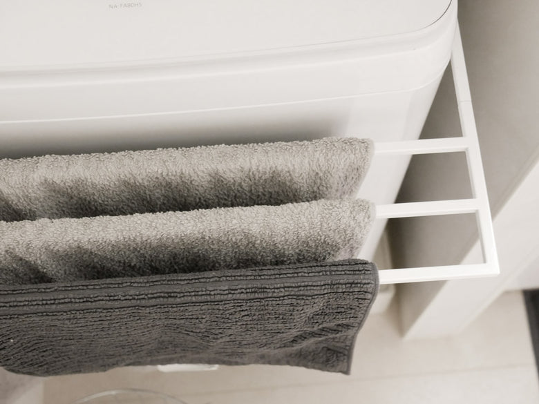 Yamazakiタワーのマグネット洗濯機用バスタオルハンガー