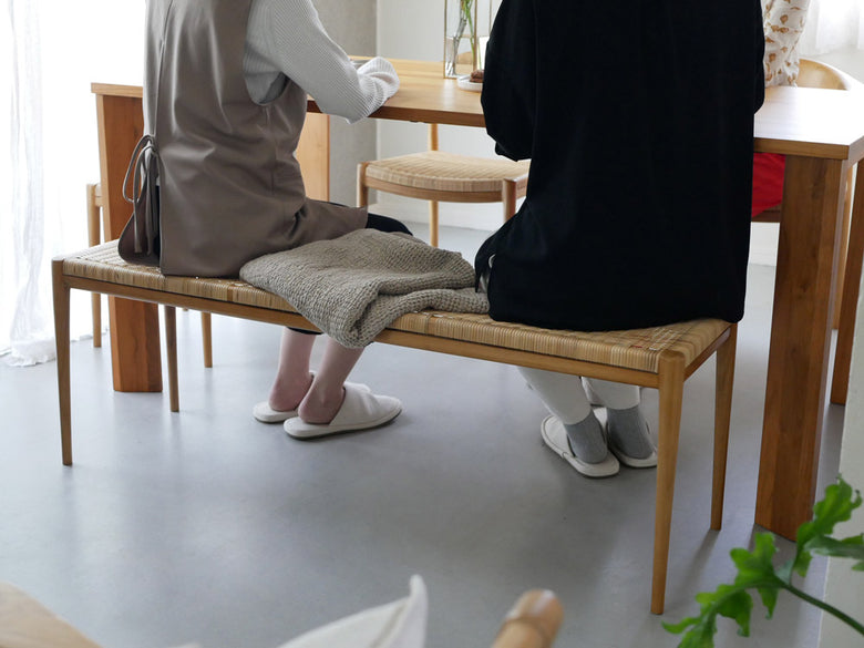 サンフラワーラタンのIDENTITYチークスツールとベンチ