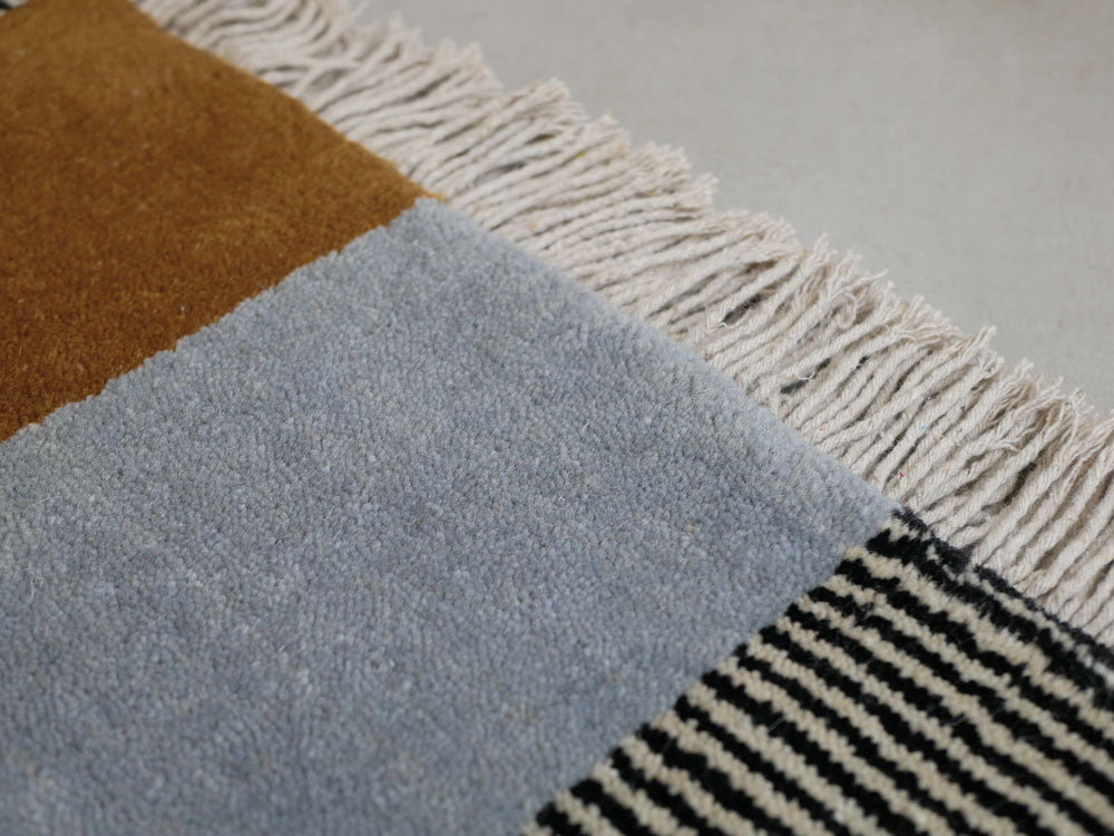 アデペシュ製ペルウールラグ600 アートカラー