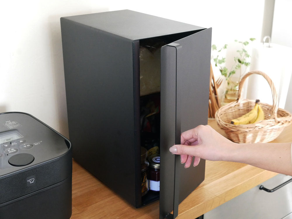 toscaトスカのホワイトスリムブレッドケース