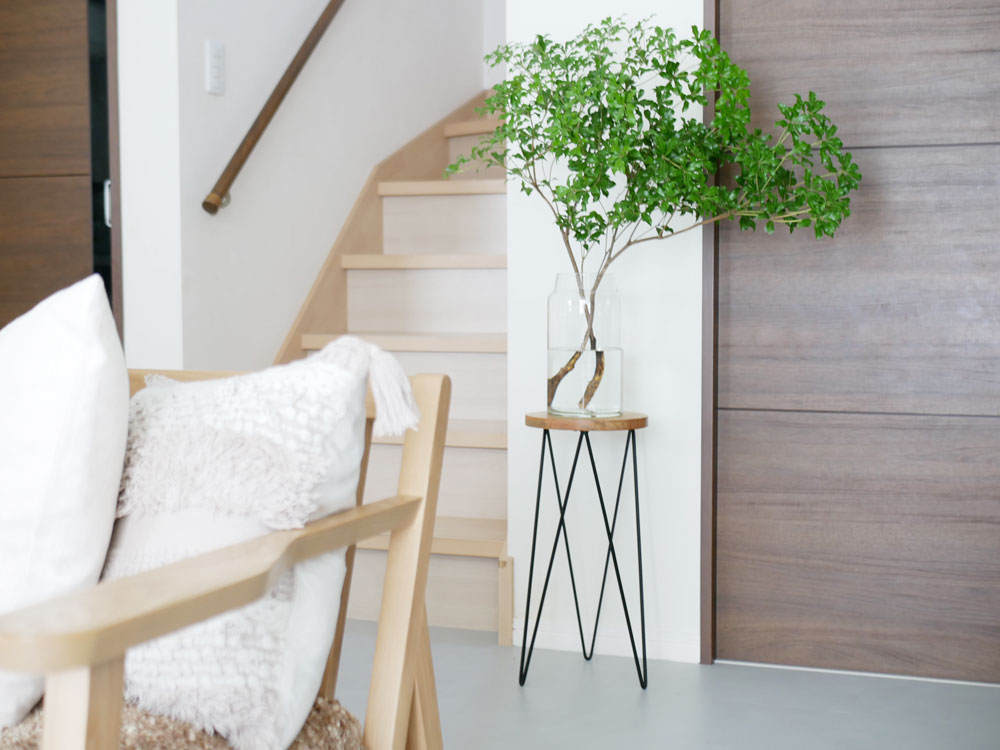 POSH LIVINGのアイアンとマンゴーウッド製サークルスタンド