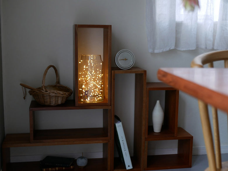 Horn Please製のLEDワイヤーライト「ブランチグロート」。1.5ｍまたは5ｍの長さで、柔軟なワイヤーに多数のLEDが組み込まれた室内装飾用ライト。USB接続可能。