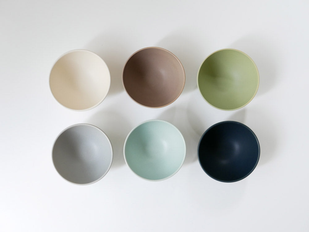 SAKUZANブランドの手作り陶器Saraライスボウル、自然な風合いと独特の釉薬が特徴