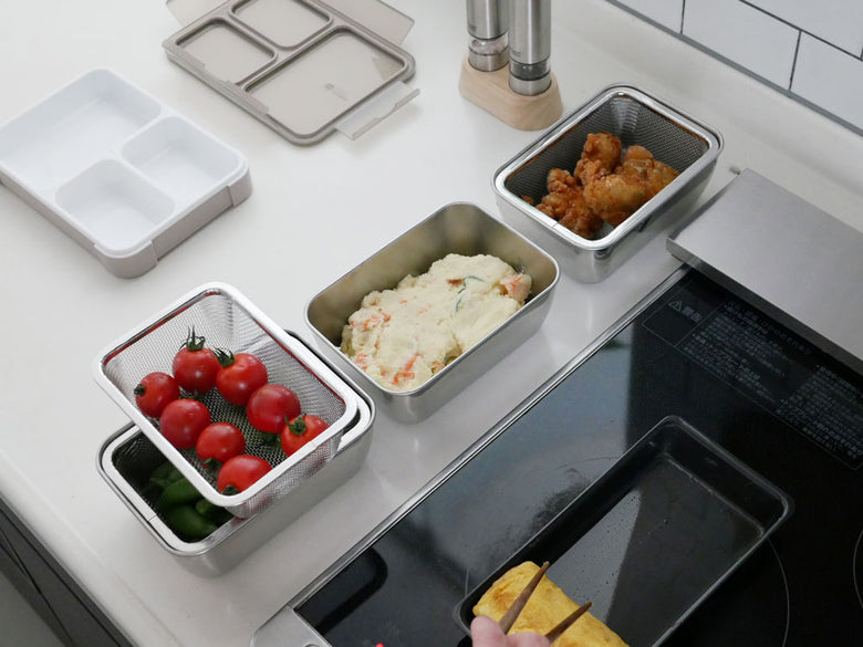 下村企販のシリコンフタ付き角バットとザルセット