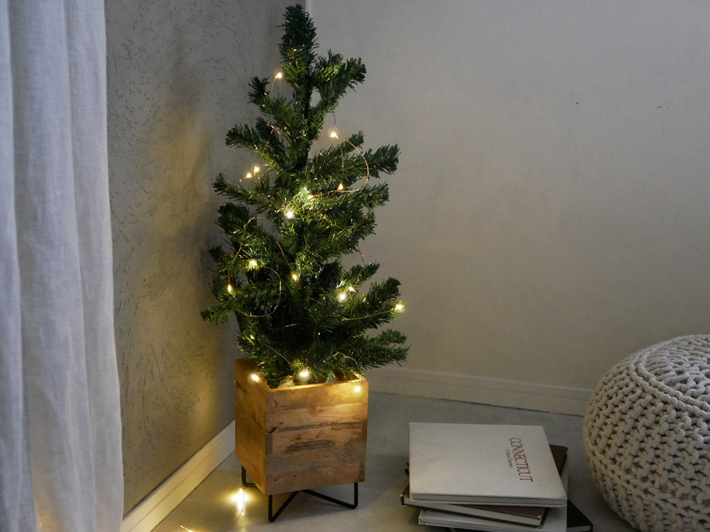 Horn PleaseのLEDワイヤーライトブリンク1.5メートルセット。30個の小型LEDが柔軟なワイヤーに配置され、USB接続で点灯・点滅が調節可能。