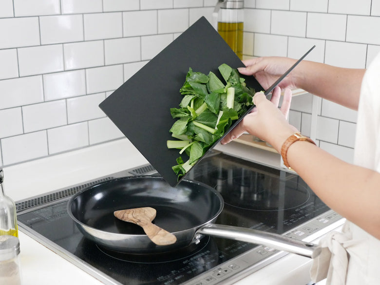 h tagブランドのポリプロピレン製カッティングマット