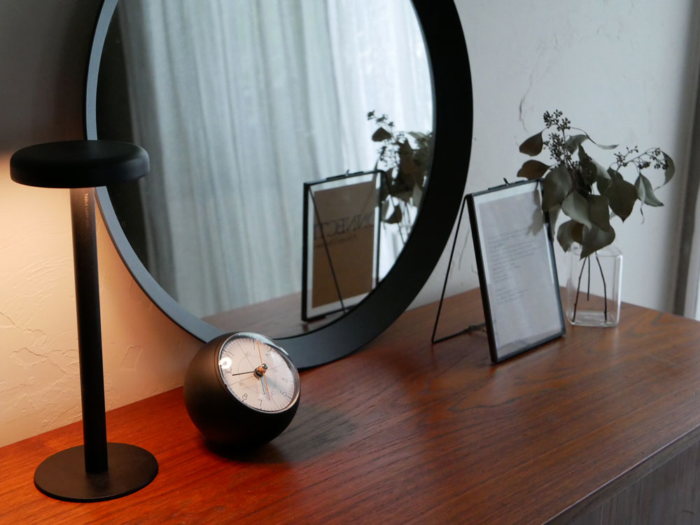 レムノス製earth clock、スタイリッシュなアルミ時計