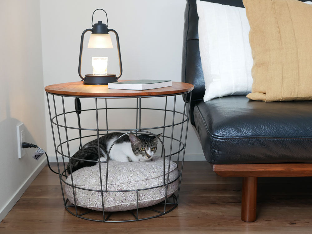 ホーンプリーズの木製アイアンバスケットテーブル