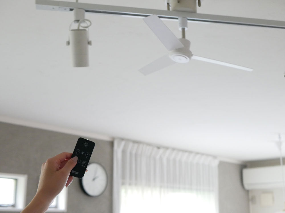 BRIDのダクトレールファン DCプラス Φ50、直径50cmの天井設置用モダンなデザインの照明ファン