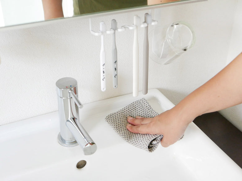タワーの洗面戸棚下用歯ブラシホルダー