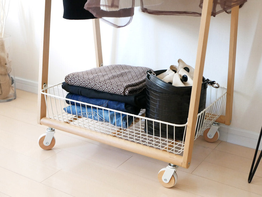 マッシュリヴコートハンガー、天然木フレームとスチールバスケット