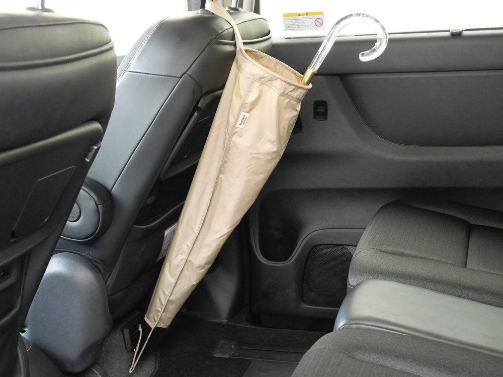 浮かせて便利な車の収納 傘ホルダー