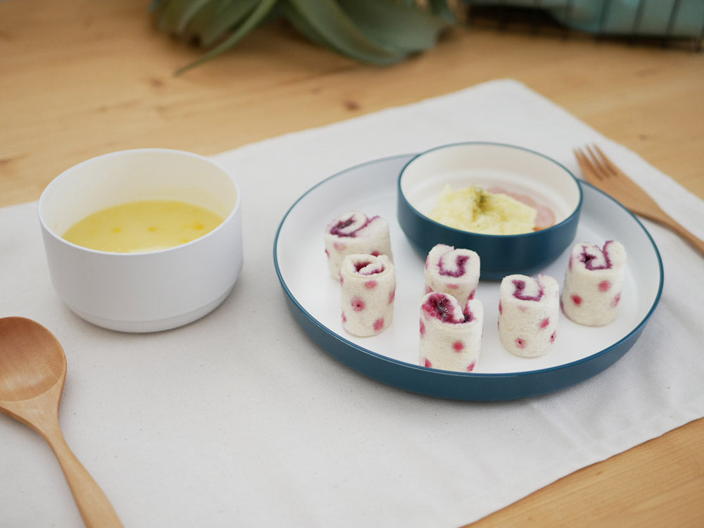 tak.キッズディッシュプレートにデザートが載っています