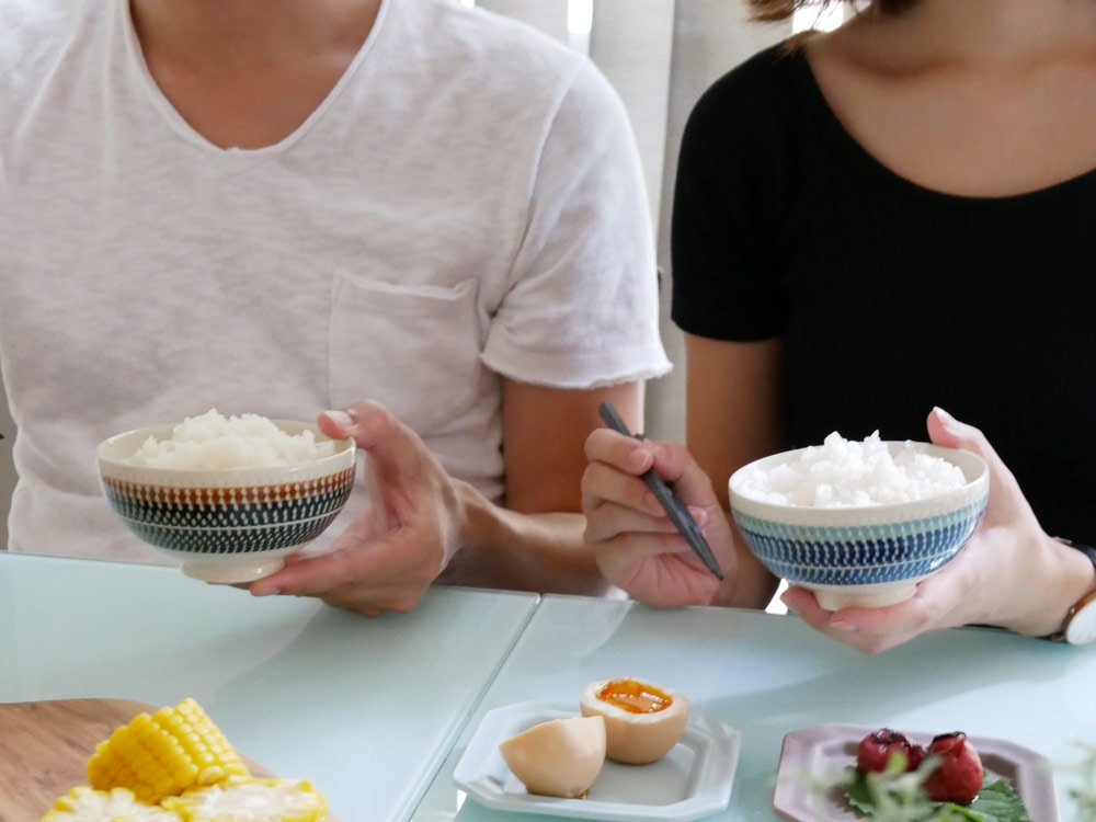 栞ブランドの土物製ライスボール、直径約110mm、高さ53mmの白色ボウル