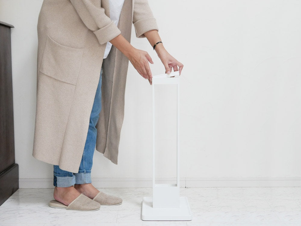 towerのスチール製猫用爪とぎケースとスタンド