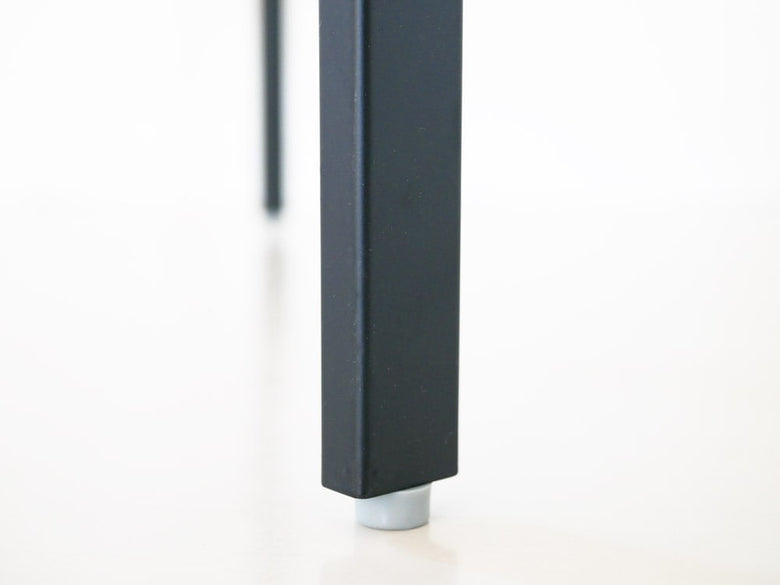 YAMAZAKI/tower製の灰色スチールゴミ箱上ラック、高さ130cm