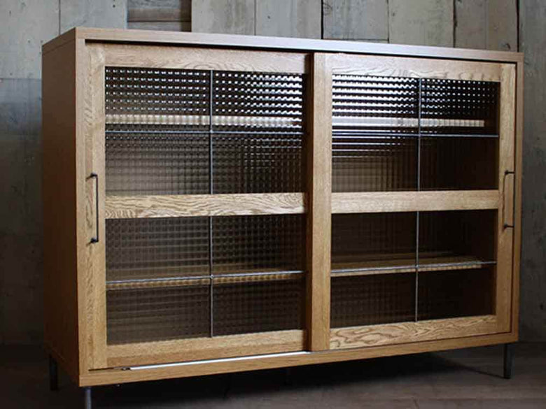 オーク無垢材スライドガラスキャビネット