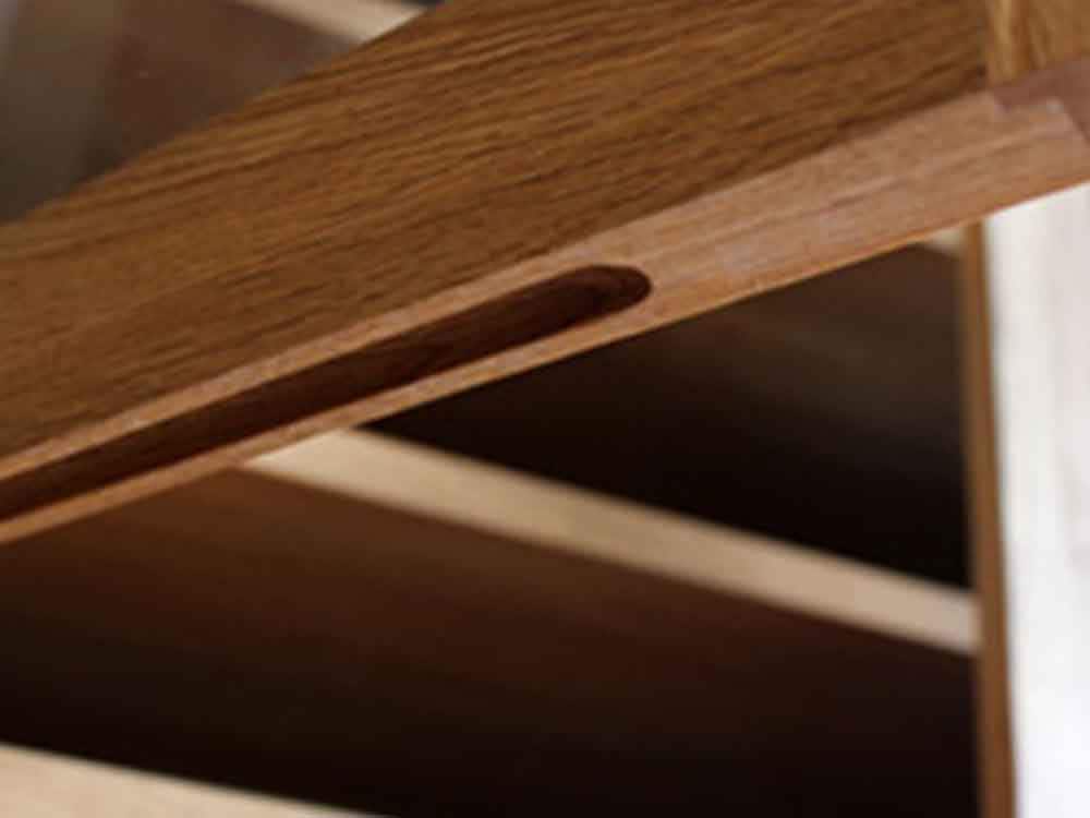 オーク無垢と黒スチールのキッチンボード