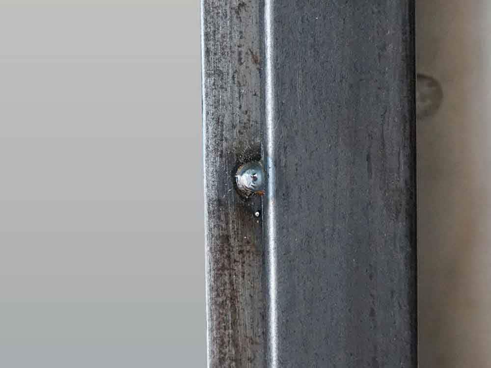 グレーのスチールミラー