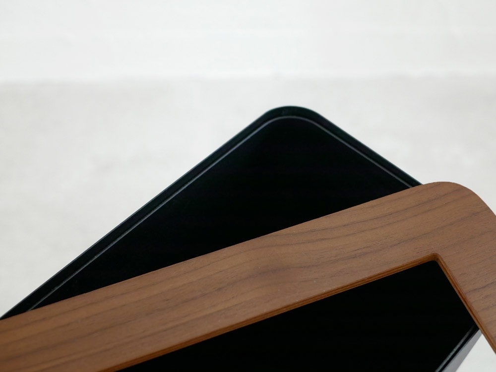 ブラウンの天然木蓋付きリン トラッシュカン