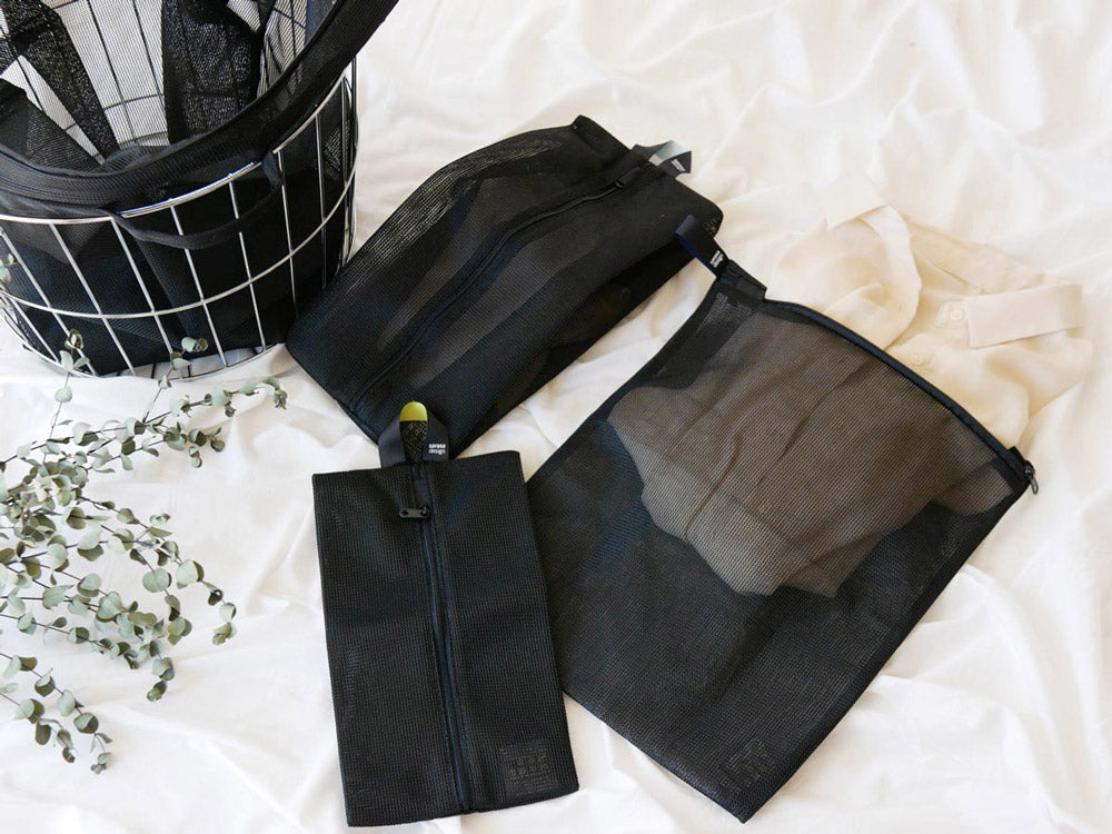 メッシュとレザーを組み合わせたサラサデザインのポケット付きショルダーバッグ