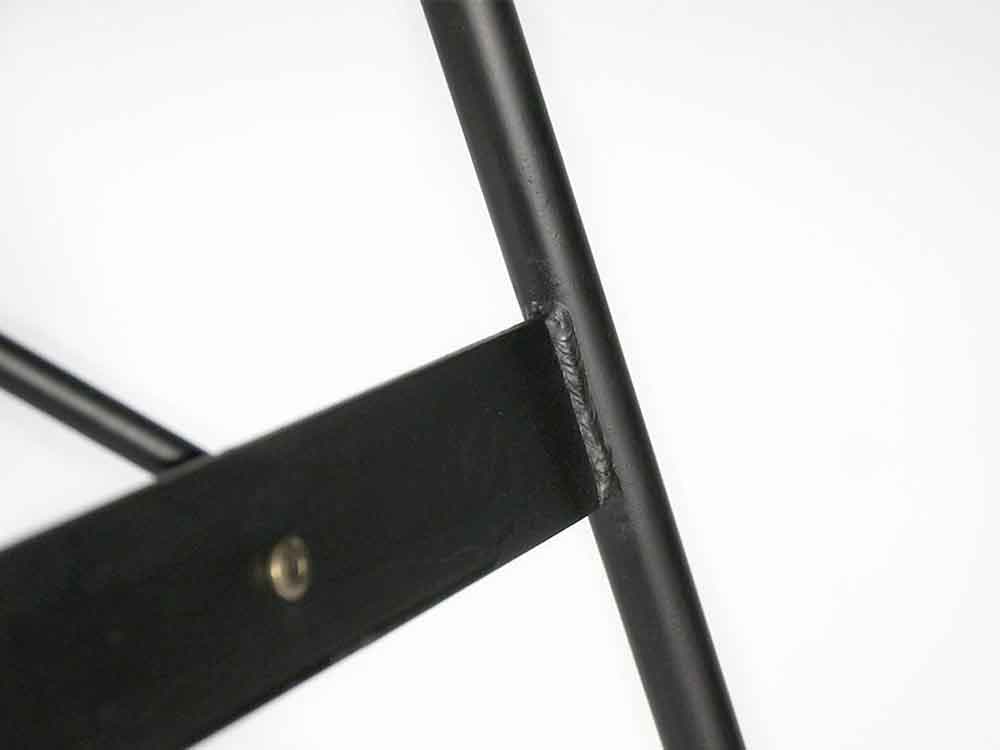 金属脚のウォルナットダイニングテーブル