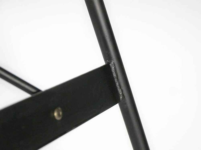 金属脚のウォルナットダイニングテーブル