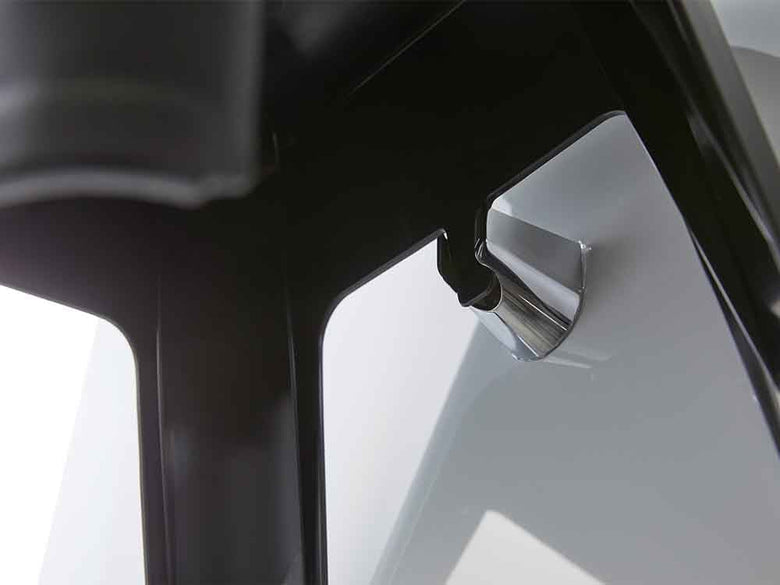 タワーのグレーとシルバー引っ掛け風呂イス