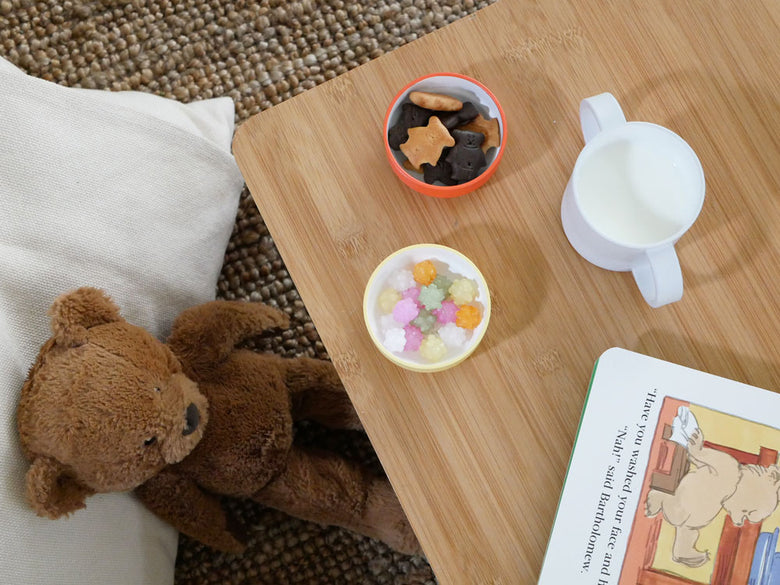 タックキッズディッシュセットとテディベア