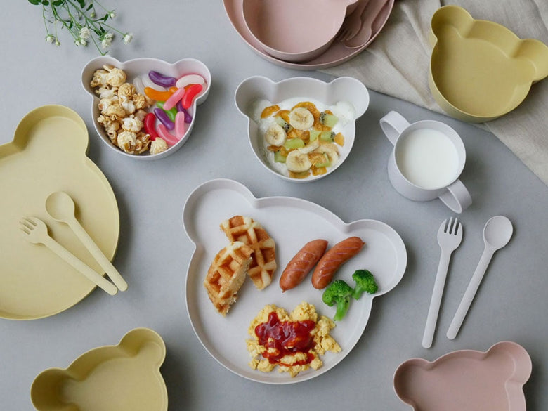 【tak.ビオキッズディッシュマグ】ホワイトの子供用食器とスプーン