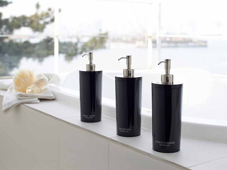 YAMAZAKI/tosca製「tower/タワー」ツーウェイディスペンサー、500ml容量のバスルーム用ソープボトル