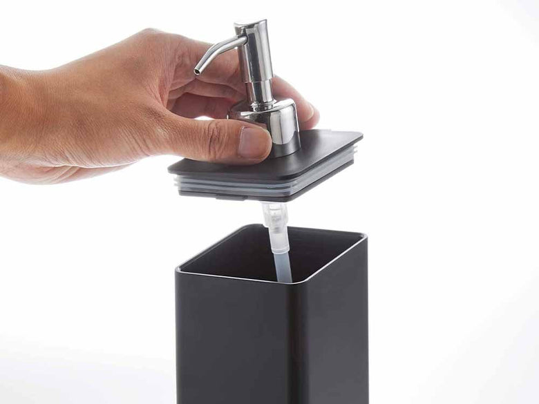 シンクに取り付けられたタワーのフィルムフック付き石鹸ディスペンサー