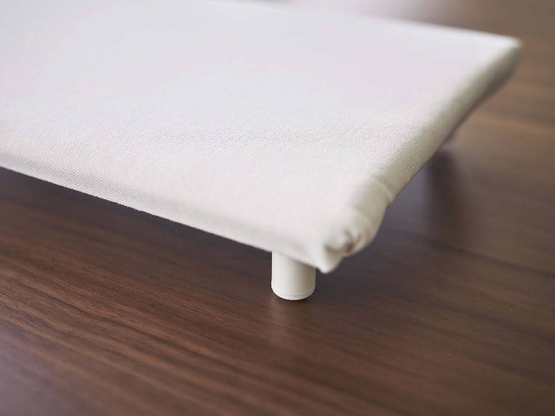 towerブランドの卓上脚付き平型アイロン台