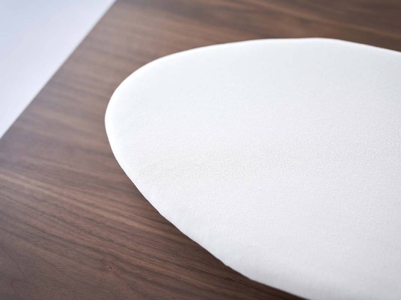 卓上脚付きの舟型木製アイロン台