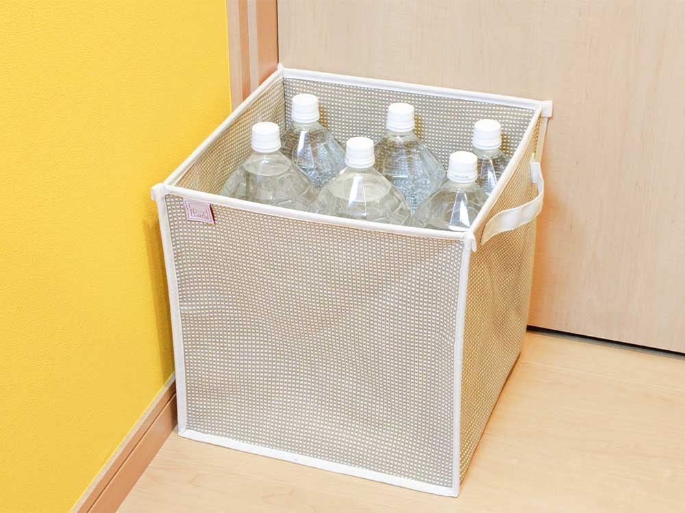 メッシュ製で蓋付きのコットン収納バスケット