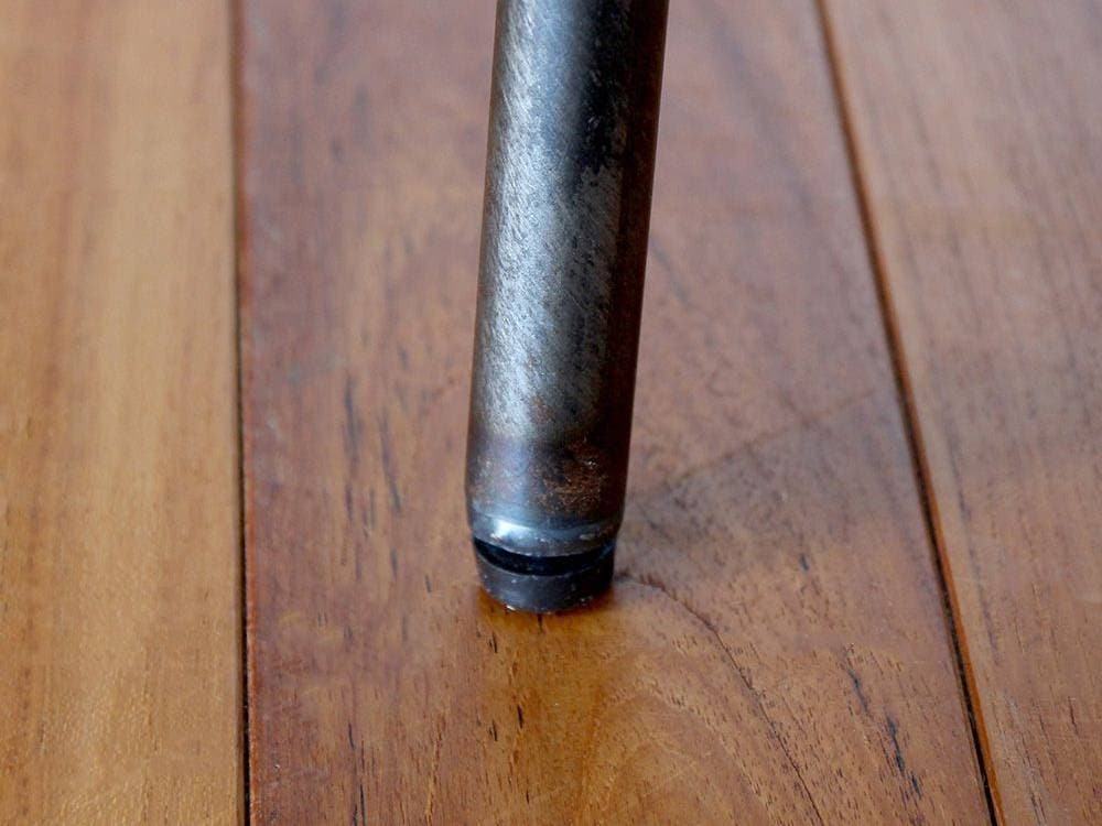 オーク突板とアイアン脚のダイニングテーブル