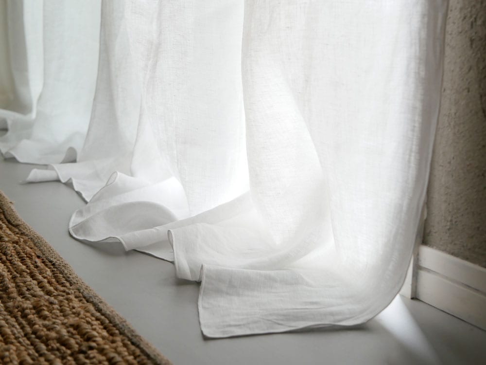 natsusobikuのグレーリネンカーテンとウッドリングタッセル