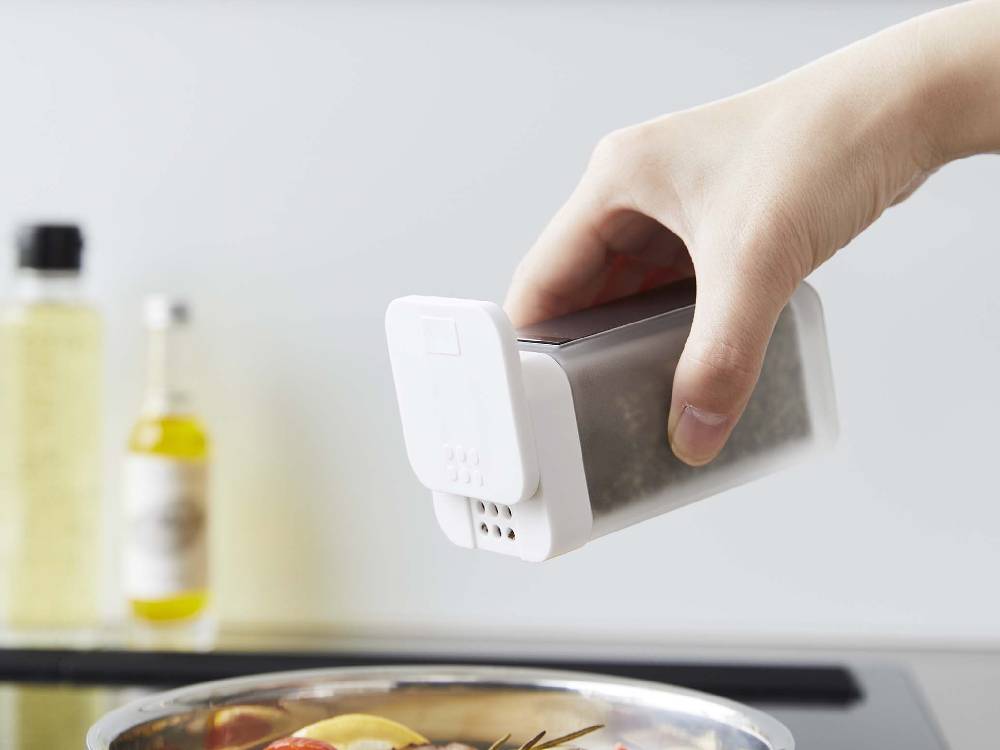 towerタワーの黒色マグネットスパイスボトル