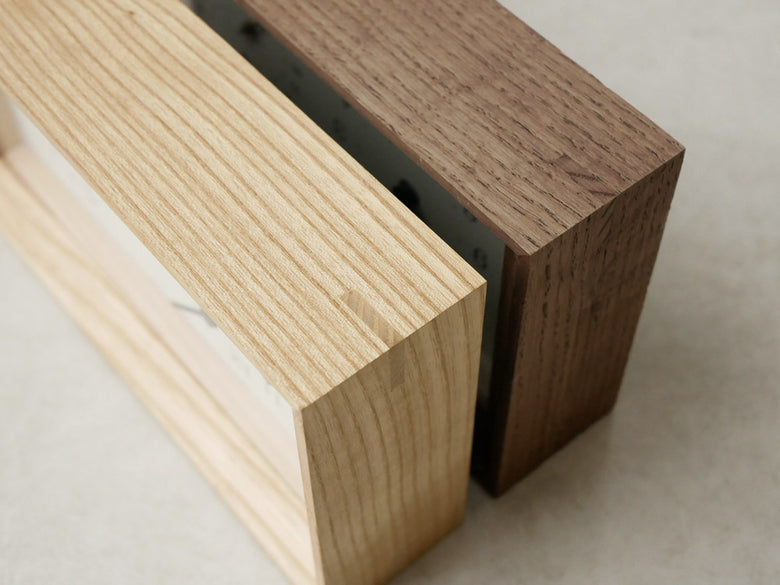 レムノス製フレーム温湿度計の外観