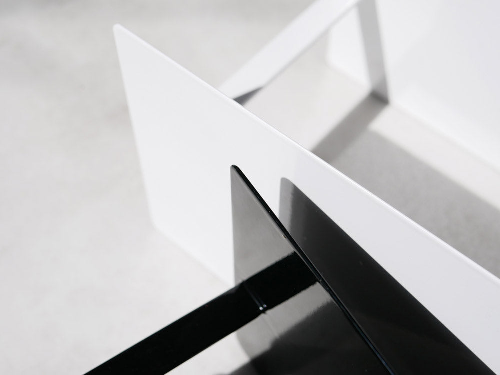 灰色のハンガー収納ラック