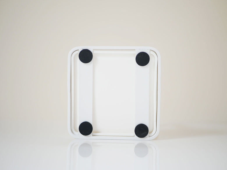 YAMAZAKIの【tower/タワー tosca/トスカ】お玉＆鍋ふたスタンド、スチール製本体とプラスチック製トレイ