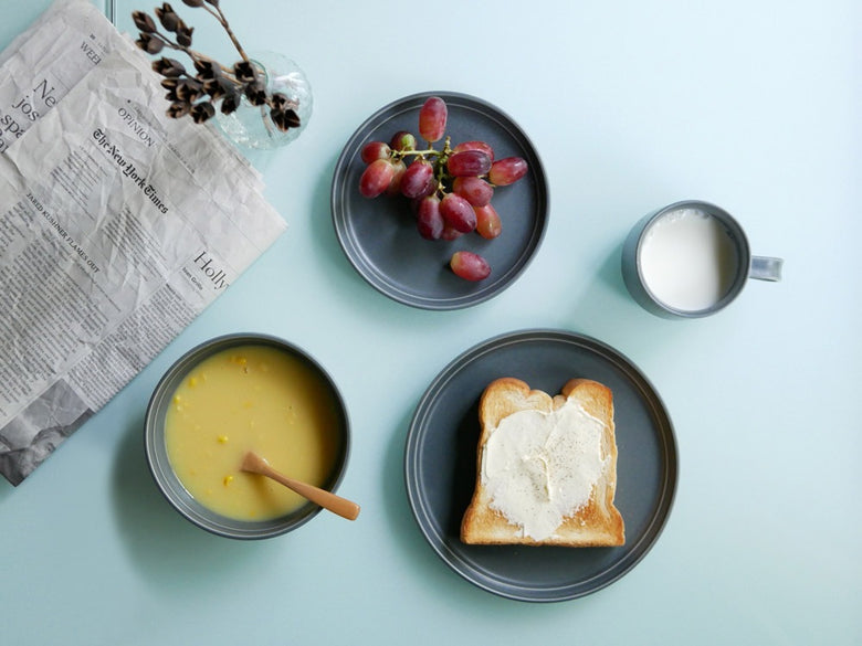 キントー製磁器FOGプレートに盛られた料理