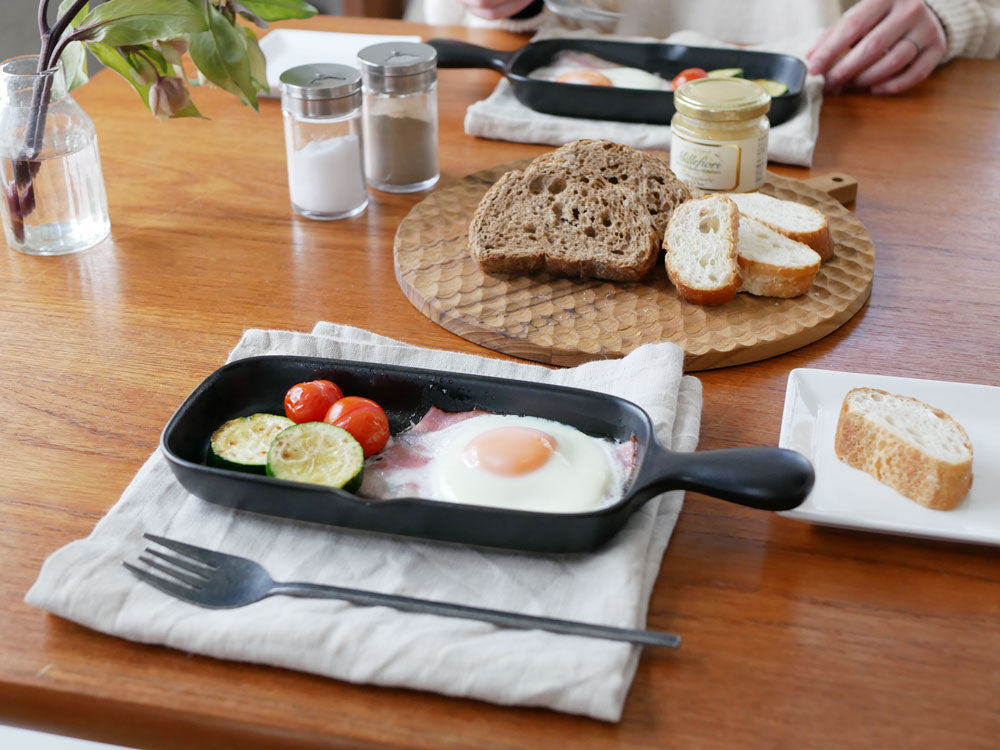 トウジキトンヤ製萬古焼グリルプレートのハーフタイプ正面画像