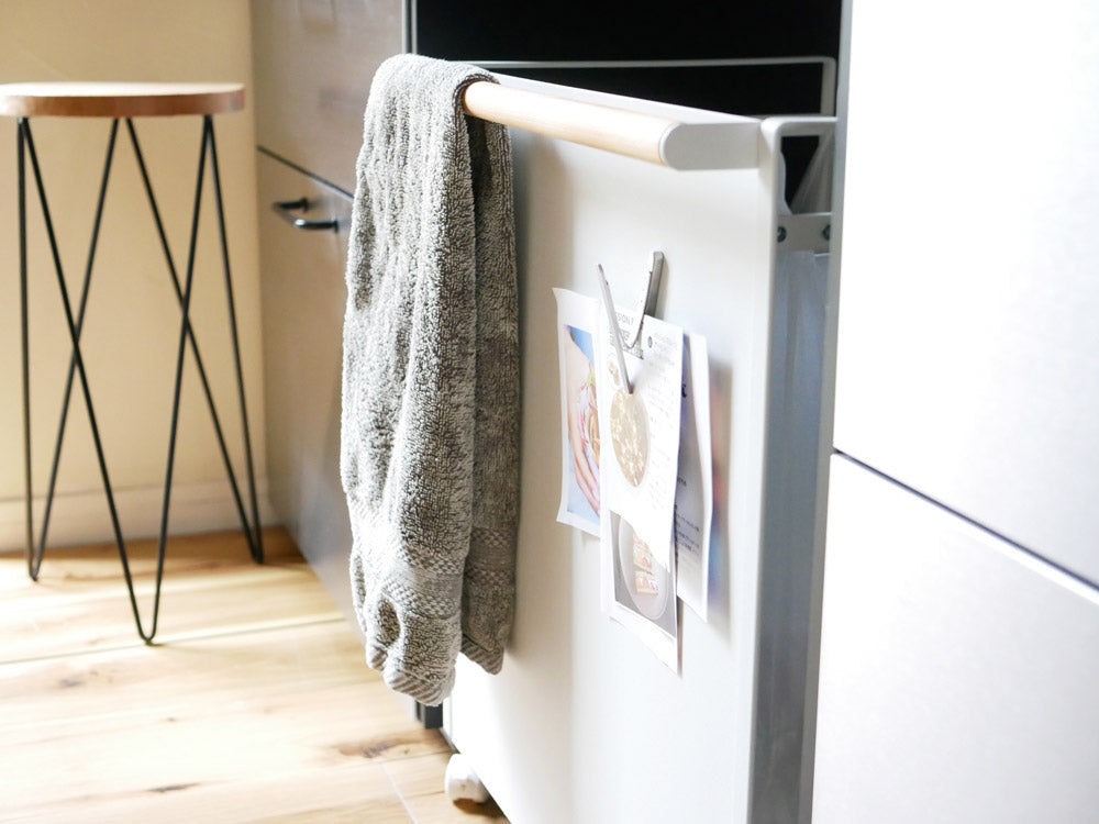 towerブランドの目隠し2分別ダストワゴン